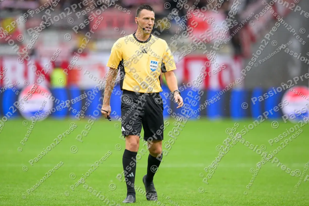 SGEUBER_20250921_1028