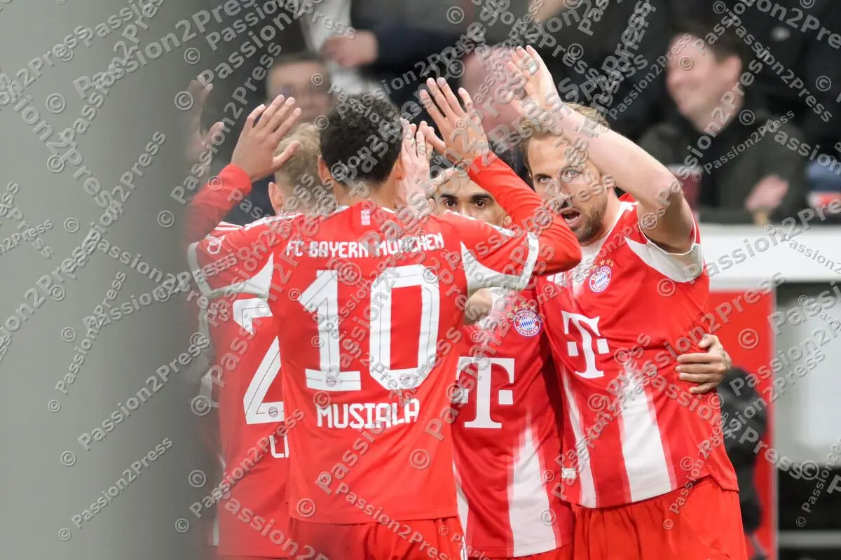 B04FCB_20260422_0770