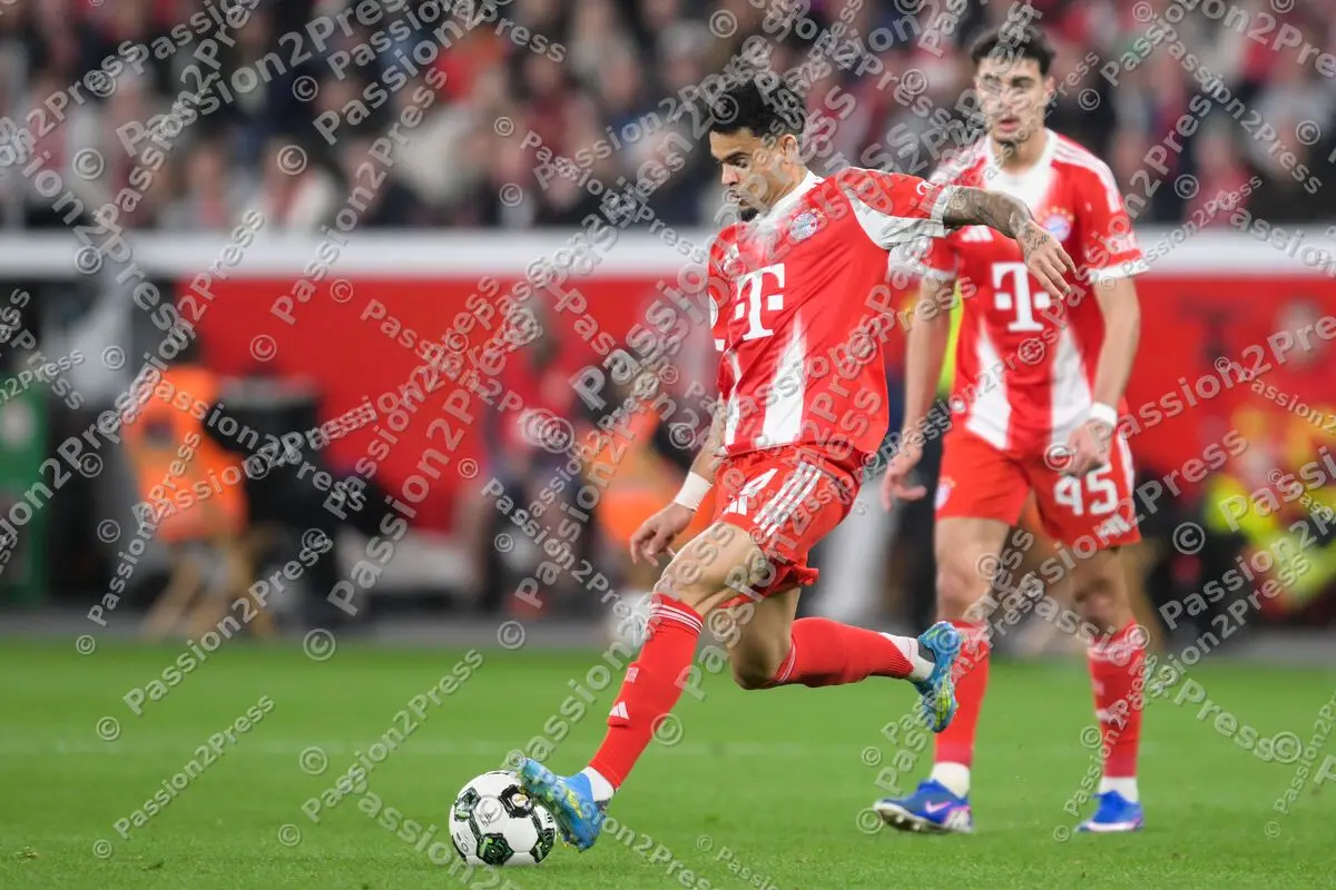 B04FCB_20260422_0698