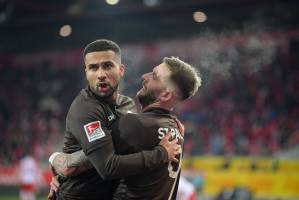 220212 SSV Jahn Regensburg - FC St. Pauli